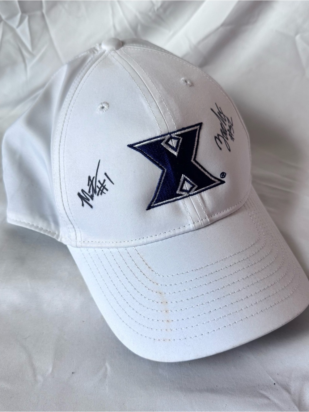 Nike DriFIT Legacy91 Xavier Musketeers White Adjustable Cap Big East Conf SIGNED